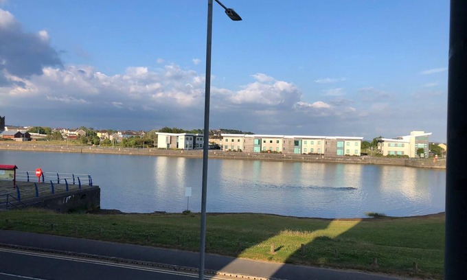 Llanelli Apartment | Beach Retreat - Dockside