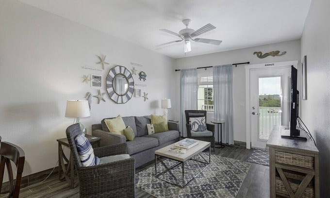 Indian Rocks Beach Condo | Beach Retreat Water Park Wi-Fi Perfect for Families & Remote Work
