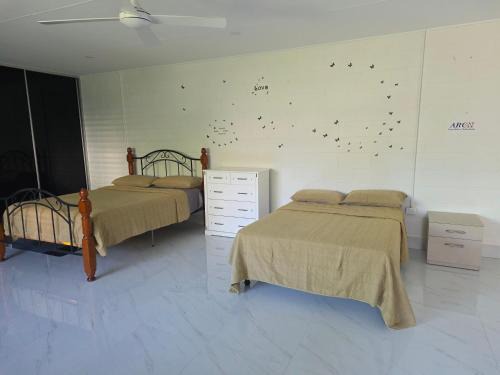 Grange House | Beach Suburb Getaway