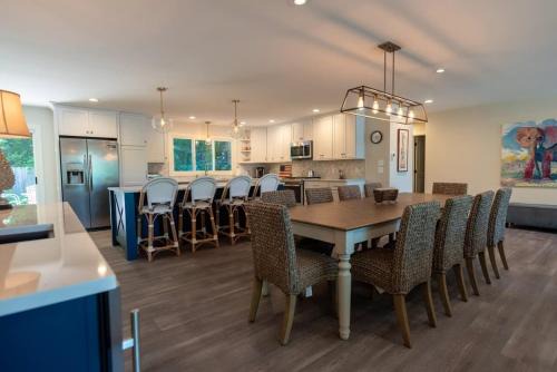 Macatawa House | Beach View Cottage - On the Lake