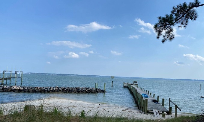 Deltaville Cottage | Beachfront 2 BR Cottage Where the Piankatank River Meets the Chesapeake Bay