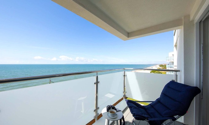 East Wittering Apartment | Beachfront Apartment With Panoramic Sea Views
