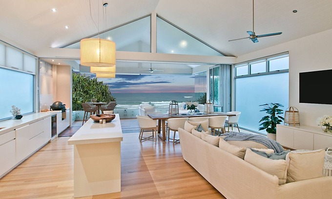 Palm Beach House | Beachfront Bliss - Absolute Beachfront Palm Beach - Linen Provided