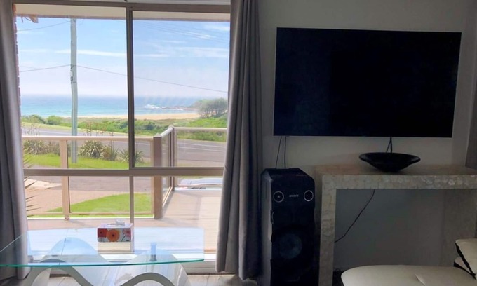 Kianga House | Beachfront Bliss