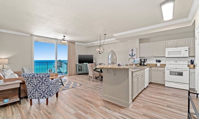 Panama City Beach Condo | Beachfront + Complimentary Beach Service | Near Pier Park