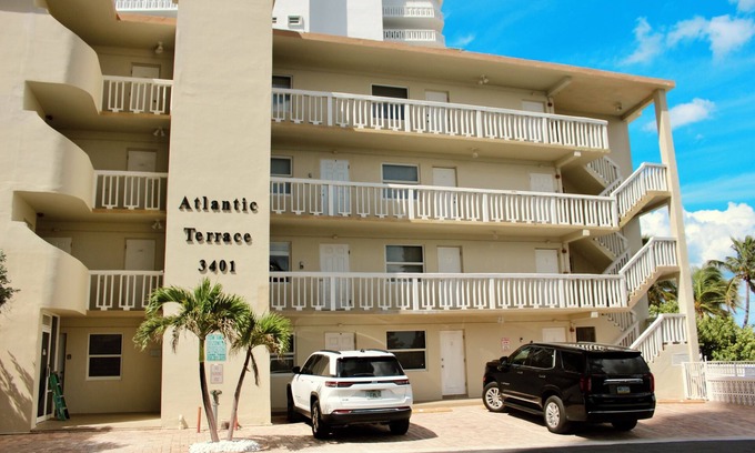 Pompano Beach Condo | BEACHFRONT COMPLEX JUST STEPS TO THE OCEAN Free Parking Full Kitchen Heated Pool