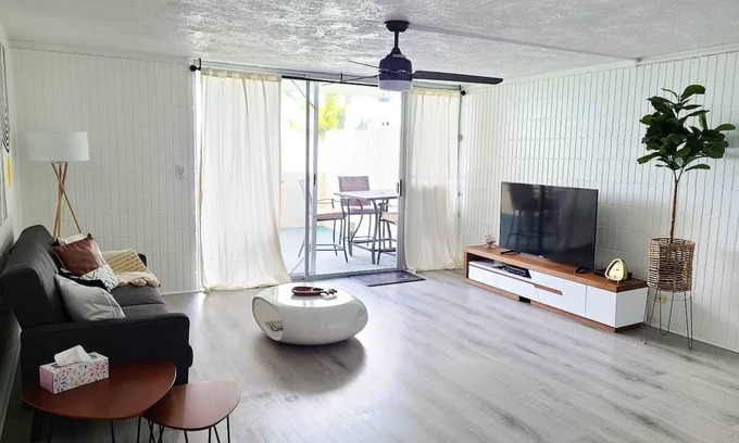 Punaluu Condo | Beachfront Condo with Ocean View