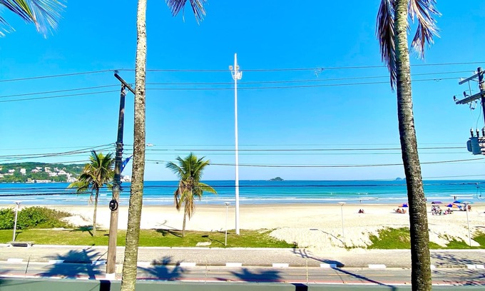 Jardim Virginia House | Beachfront house with 9 suites, 6 of which have new air conditioning.