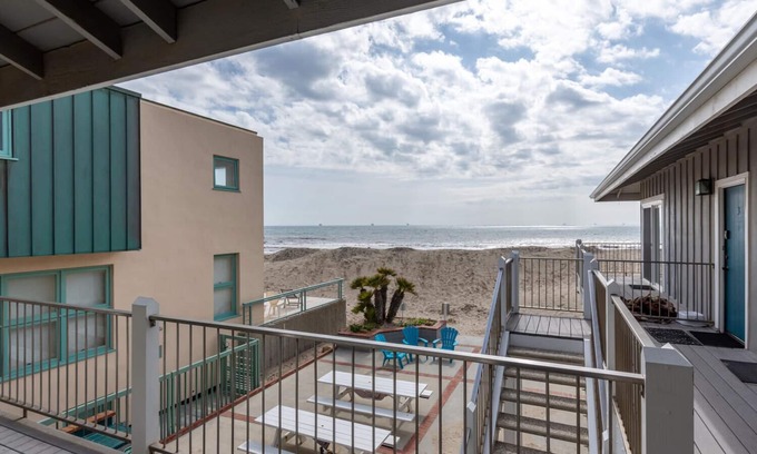 Carpinteria Condo | Beachfront on Sandyland – Island views and steps to the sand!