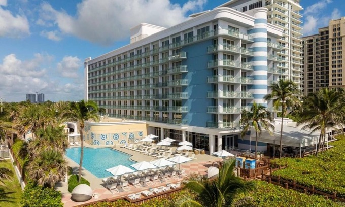 Singer Island Hotel | Beachfront Paradise! Private Beach Access & Relaxing Pool - 4 Units