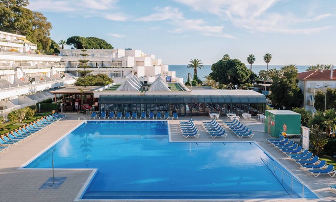 Oura Hotel | Beachfront Retreat! 1BR Apartments Next to Praia da Oura, Parking | 4 Units