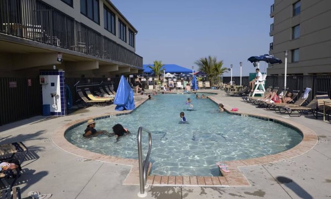 North Ocean City Hotel | Beachfront Retreat - 2 Family-Ready Rooms with Stunning Ocean Views