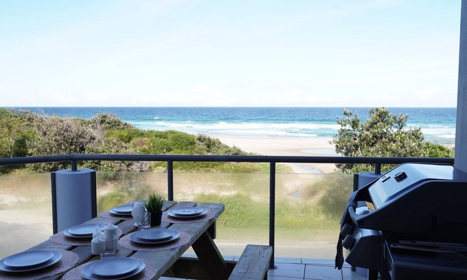 Blueys Beach House | Beachfront Views - Sleeps 6 comfortably + Pets welcomed!