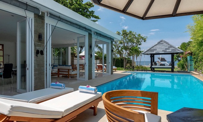 Dencarik Villa | ⭐️ ⭐️⭐️⭐️⭐️ BEACHFRONT villa, Welcome dinner