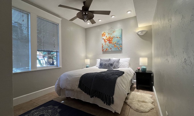 Indian Rocks Beach Cottage | Beachside Historic Cottage Apartment – Steps to Sand