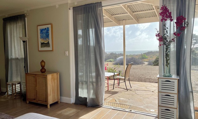 Duncan Apartment | Beachside Studio styled space with sea views and 3 minute walk to the beach