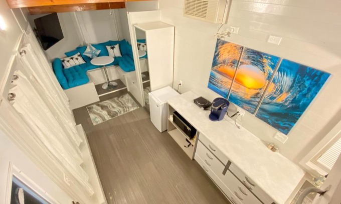 Crystal Beach House | Beachy blue vacation vibes & pet friendly