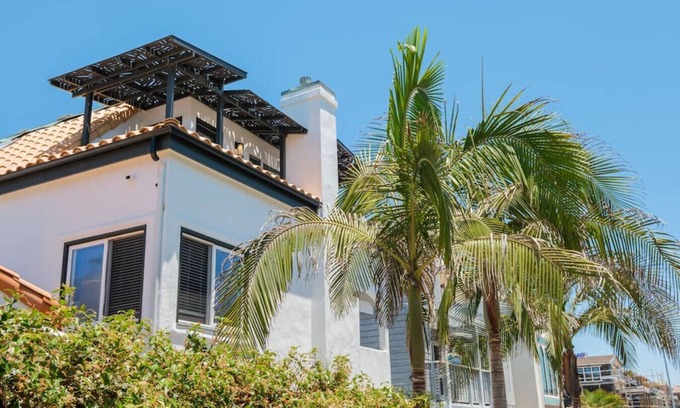 Mission Beach Villa | Beachy Keen Townhome on Jersey Crt! Steps to Sand