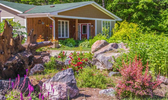 Gravenhurst Bed & Breakfast | Bear & Butterfly Bed and Breakfast