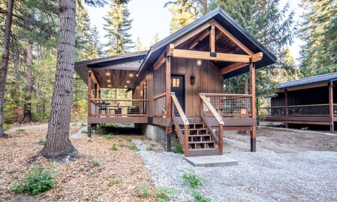Leavenworth Apartment | `Bear Den` a Cozy 1 Bedroom tiny Cabin with Hot tub