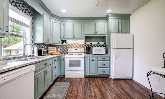 Helen Cottage | Bear Footin Cottage - 3rd Night Free!