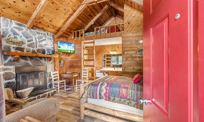 Sautee Nacoochee Cottage | Bear Paw Cottage #2 Queen; Cozy! Adorable! Pet friendly! 4 miles to Helen!