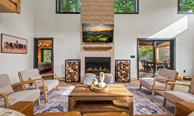 Cosby House | Bear Snores On Creekside Luxury + Hot Tub