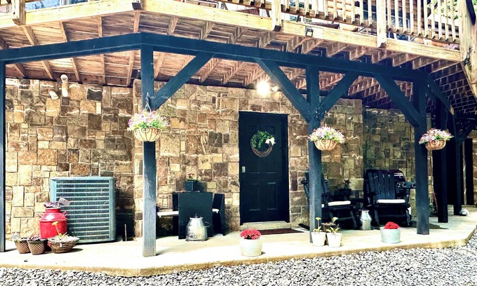 Independence Cabin | Bear Valley Cabin, a beautiful secluded oasis 4 a Romantic or family getaway.