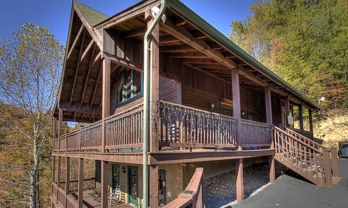 Townsend Cabin | Bearview Heights: Get a Bear's-Eye View of Your Best Vacation Yet!