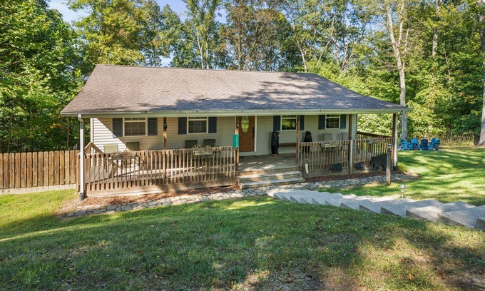 Logan Cabin | Bearway to Heaven | Hocking Hills