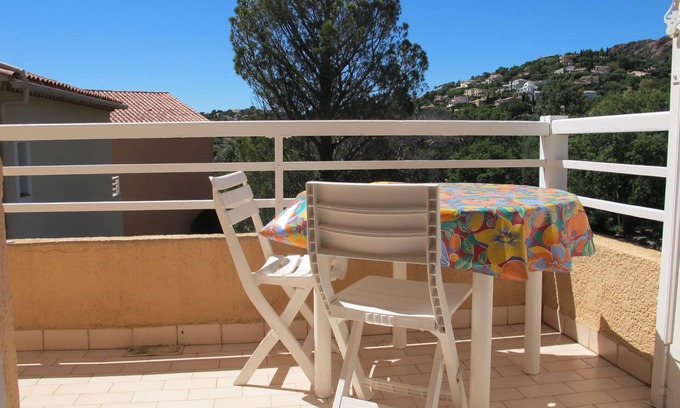 Agay Apartment | Beau studio cabine avec piscine et plage à 50m