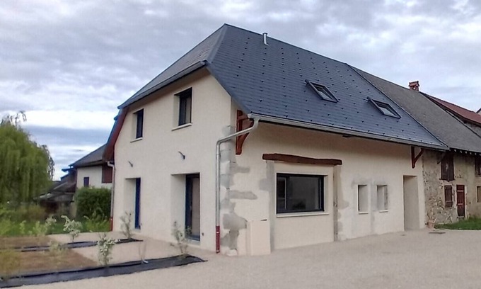 Mesigny Apartment | Beau T2 Neuf Dans une Maison Rénovée
