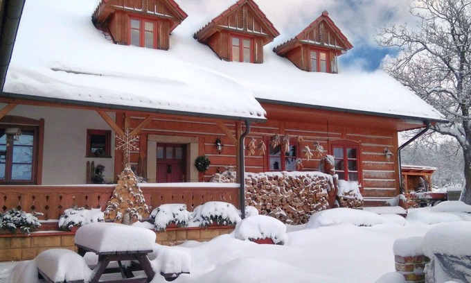 Uhlejov Villa | Beautiful private villa for 24 guests with WIFI, private pool, TV, terrace, pets allowed and par.
