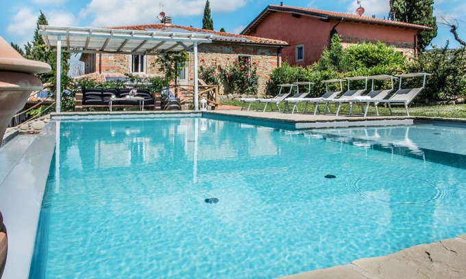 Terranuova Bracciolini Villa | Beautiful private villa for 12 people with A/C, WIFI, private pool, TV, patio and pets allowed