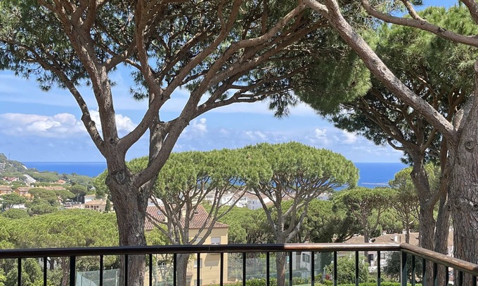 Calella de Palafrugell Apartment | Beautiful Duplex with sea views, swimming pool and tennis