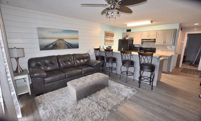 Osage Beach Condo | Beautiful! 1 Bd/1Ba -Slps 4- On the Water! 2 Steps to Unit! Wifi