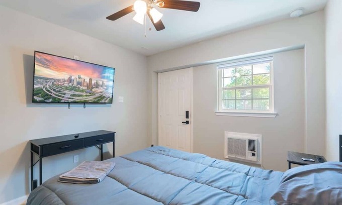 Greater Third Ward Apartment | Beautiful 1BR APT | Downtown Houston