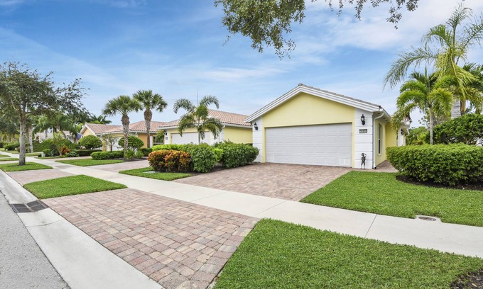 Village Walk of Bonita Springs Villa | Beautiful 2 Bedroom plus den Villa in the prestigeous VillageWalk of Bonita.