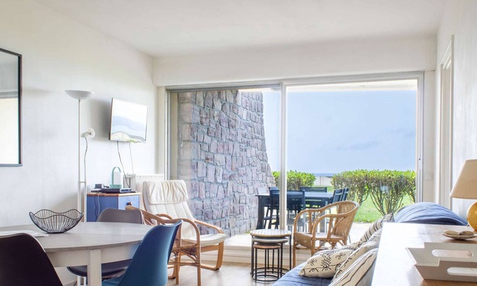 Erquy Apartment | Beautiful 2-bedroom apartment, fully renovated, right on the waterfront