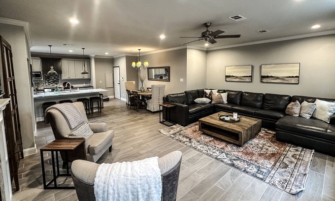 Sulphur Springs Apartment | Beautiful 2 BR 2 Bath Apt. in Historical Downtown-free Wifi-2 Private Balconies