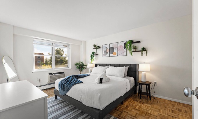 Brookline Apartment | Beautiful 2bd/1.5ba near BU 5876
