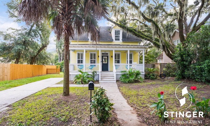Beaufort House | Beautiful 3 bedroom 3 bath home close to downtown and the Spanish Moss Trail.