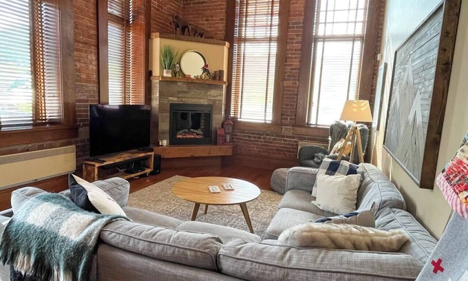 East Kootenay Condo | Beautiful 3 Bedroom l Sleeps 5