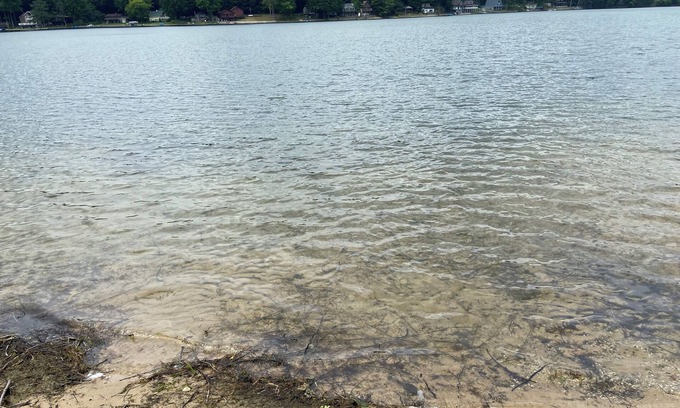 Hart House | Beautiful 3-bedroom lake house with hot-tub, AC, WiFi in Hart, 8 mi from Dunes