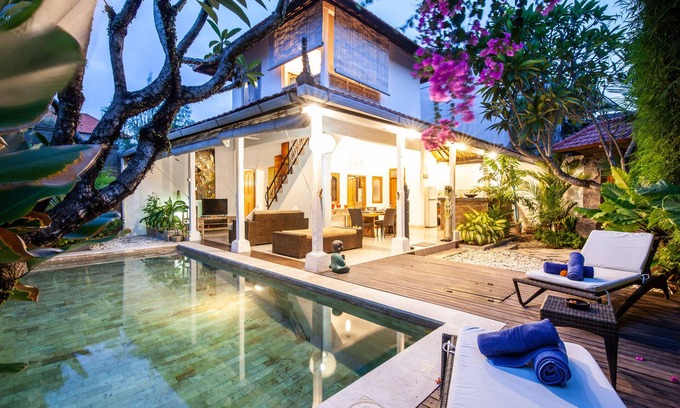 Sunset Road Villa | Beautiful 3 Bedroom Private villa with Tropical Vibes in the Heart of Seminyak
