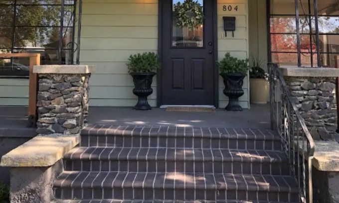 Spokane House | Beautiful .3 bedrooms, Netflix, Wifi and free parking
