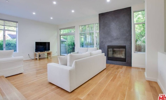 Tri-West House | Beautiful 3 Br. Townhome (448099) by Houzlet