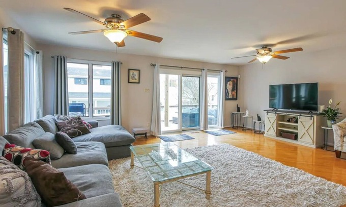 Margate City House | Beautiful 4 bedroom shore home with sunset bay views.