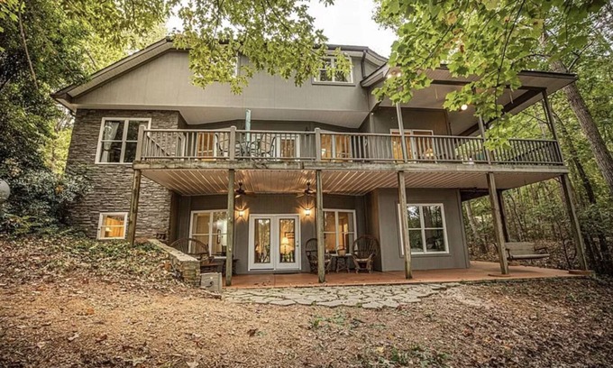 Westminster House | Beautiful 4 bedroom home on Lake Hartwell
