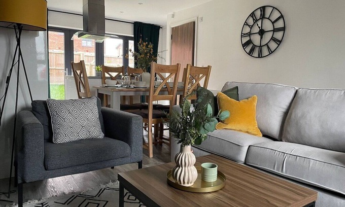 Failsworth House | Beautiful 5 Bedroom Home in Manchester Sleeps 9